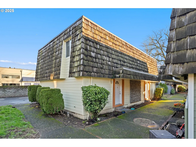 property at 1903 W 31st St