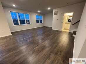 706 Greenland Square in Highland Park, NJ - Building Photo - Building Photo