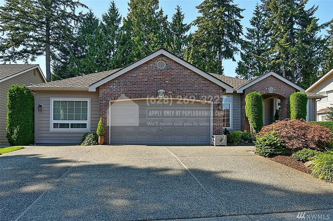 15930 33rd Ave SE in Mill Creek, WA - Foto de edificio