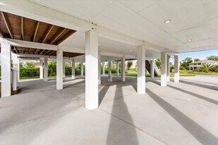 218 Debbie Ln in San Leon, TX - Building Photo