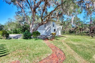 3595 Hidden River Rd, Unit Hidden River Guesthouse in Sarasota, FL - Building Photo