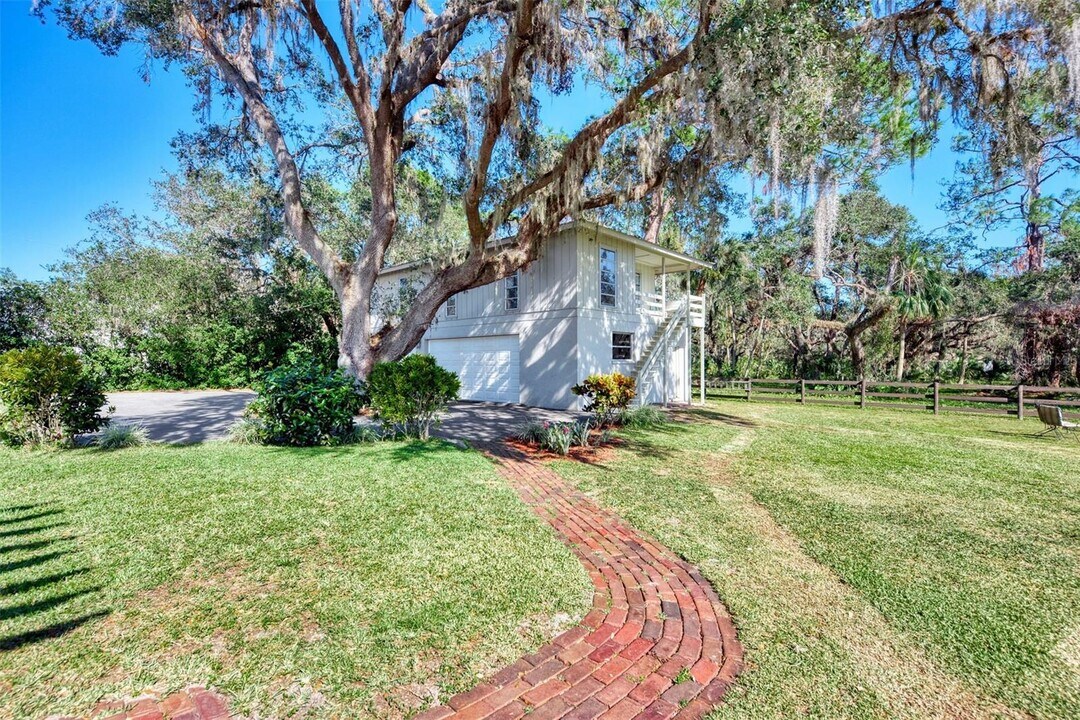 3595 Hidden River Rd, Unit Hidden River Guesthouse in Sarasota, FL - Building Photo
