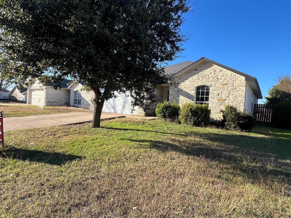 105 Amber Ln in Jarrell, TX - Building Photo