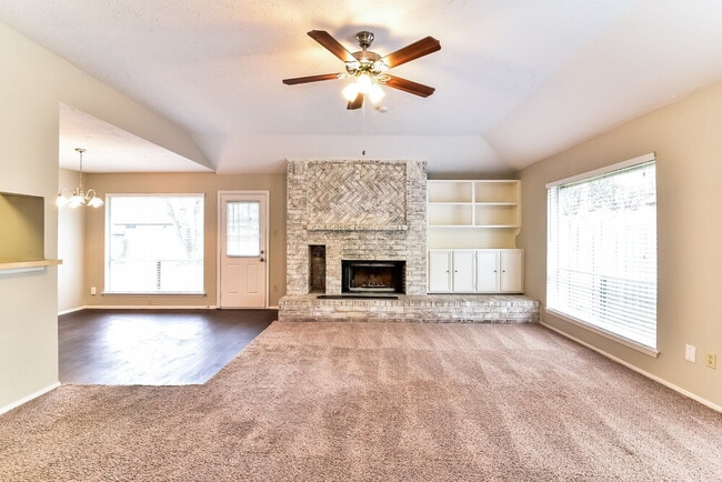 4606 Lost Lake Ln in Spring, TX - Foto de edificio - Building Photo