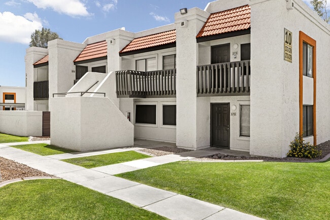 Solei on West Thomas in Phoenix, AZ - Foto de edificio - Building Photo