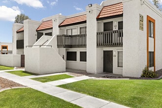 Solei on West Thomas in Phoenix, AZ - Building Photo - Building Photo