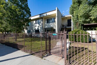 Heatherdale in North Hollywood, CA - Building Photo - Building Photo