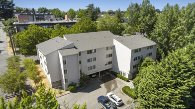 Honeysuckle Apartments in Seattle, WA - Building Photo - Building Photo