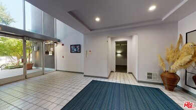 5151 Balboa Blvd, Unit 306 in Los Angeles, CA - Foto de edificio - Building Photo