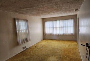 130 Garden Terrace in Edison, NJ - Building Photo