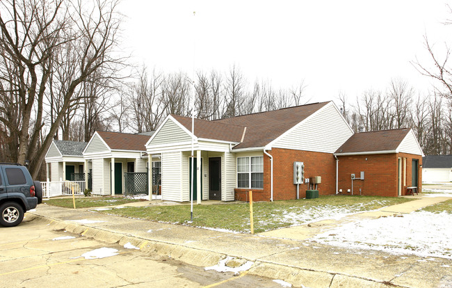 Sunset West Apartments in Conneaut, OH - Foto de edificio - Building Photo