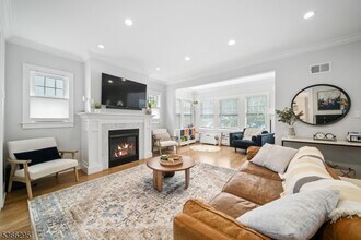 346 Walnut St in Nutley, NJ - Foto de edificio - Building Photo