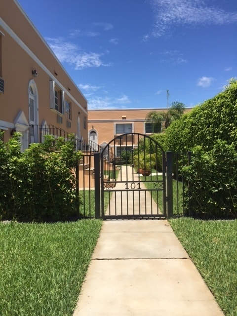 property at 101 S Golfview Rd