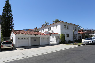 10800-10808 Lindbrook Dr in Los Angeles, CA - Building Photo - Building Photo