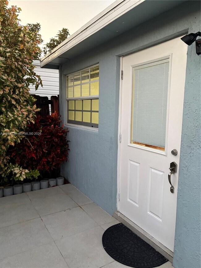 11956 SW 209th St in Miami, FL - Building Photo - Building Photo