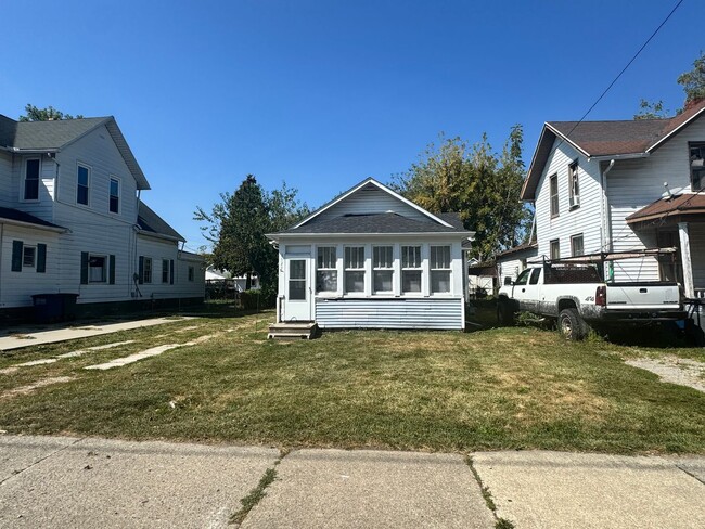 property at 2023 N Erie St