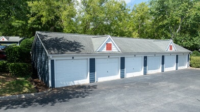 Sailpointe at Lake Norman in Cornelius, NC - Building Photo - Building Photo