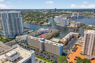 1893 S Ocean Dr in Hallandale Beach, FL - Building Photo - Building Photo