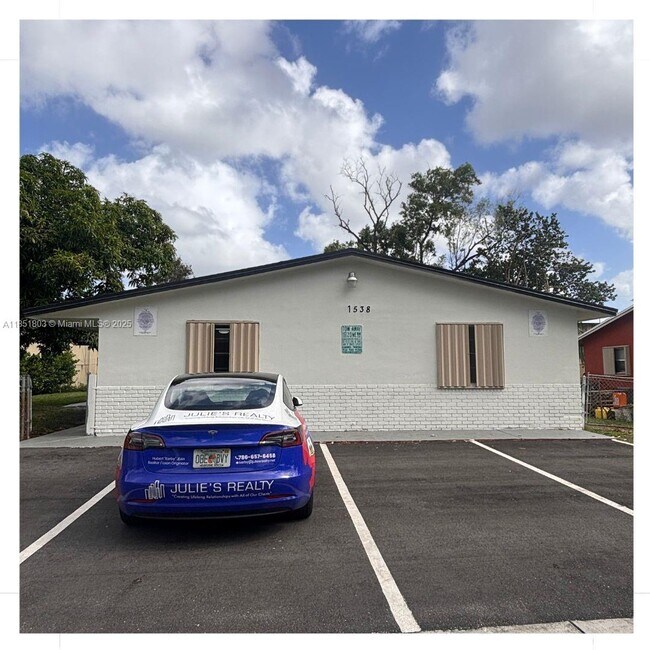 1538 NW 52nd Ave in Lauderhill, FL - Building Photo - Building Photo