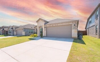 1800 Vlg Crk Ln in Denton, TX - Building Photo - Building Photo