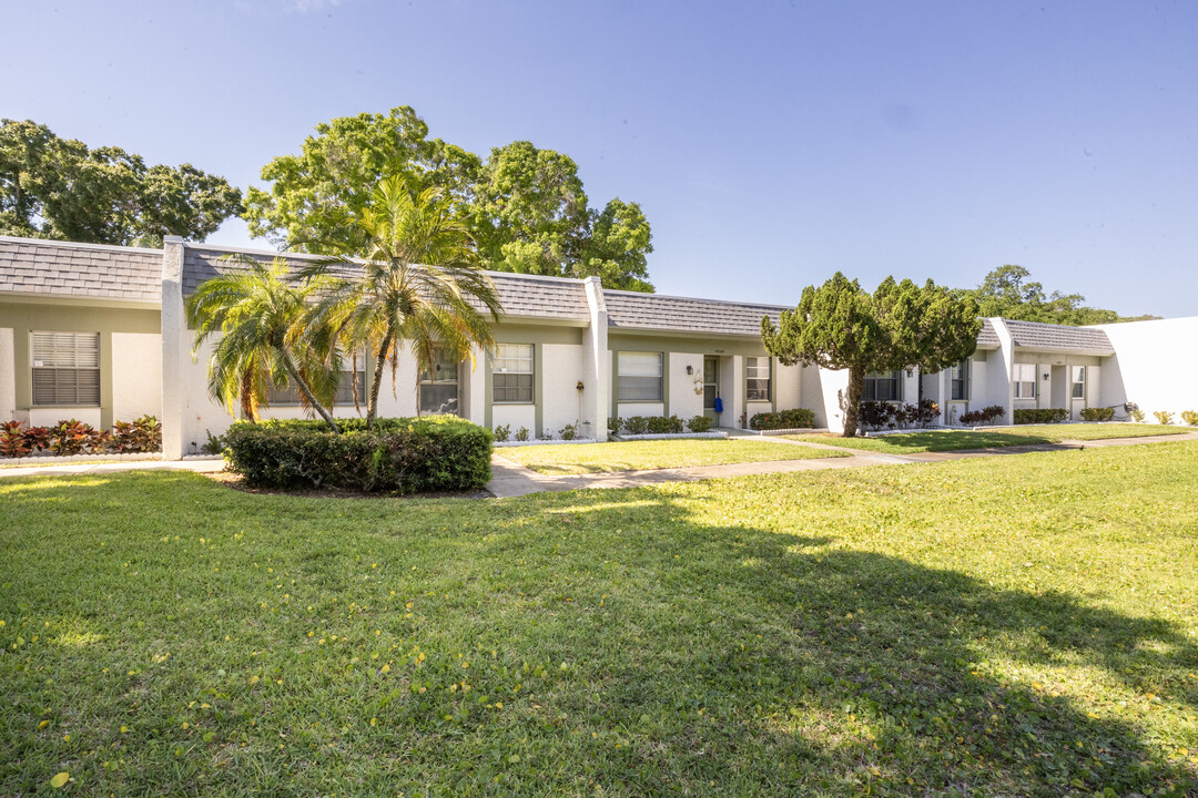 Lake Villa Condominiums in Clearwater, FL - Building Photo