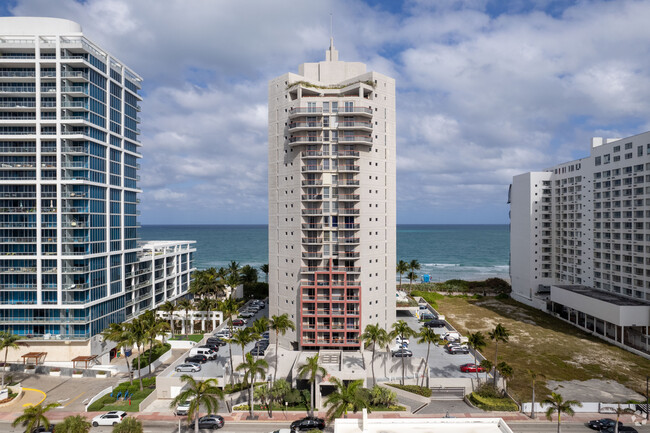 The Sterling in Miami Beach, FL - Building Photo - Building Photo