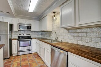 217 Roy St in Houston, TX - Building Photo - Building Photo