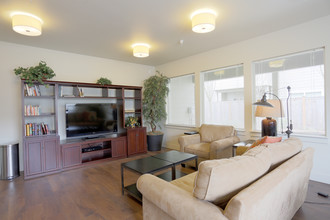 Walnut Creek Apartments in Corvallis, OR - Building Photo - Interior Photo