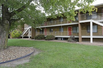 Cedar Lakes Apartments in Wichita, KS - Building Photo - Building Photo