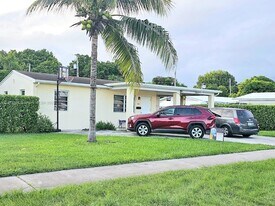 1000 NE 13th Ave, Unit 22-22D in Homestead, FL - Building Photo
