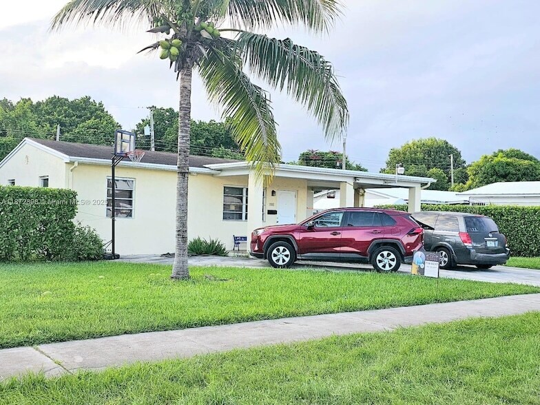 1000 NE 13th Ave, Unit 22-22D in Homestead, FL - Building Photo