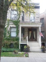 1233 W Newport Ave, Unit #2 in Chicago, IL - Building Photo