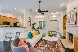 2211 Wilson St in Austin, TX - Building Photo - Building Photo