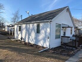 1006 N Brobst St in Knoxville, IA - Building Photo