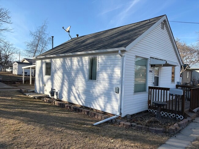 property at 1006 N Brobst St