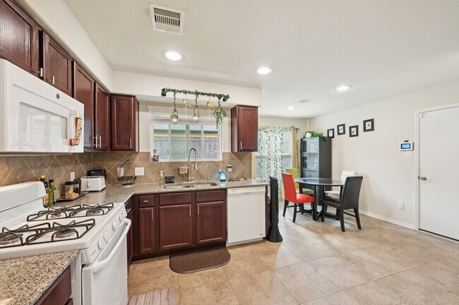 2222 Mountain Quail Wy in Conroe, TX - Foto de edificio - Building Photo