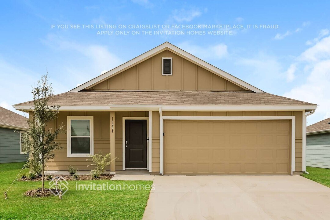 10204 Tullamore Rdg Rd in Crowley, TX - Building Photo