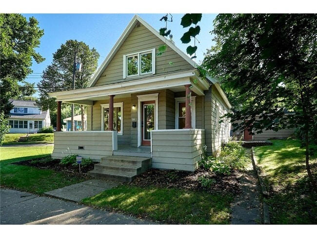 property at 894 23rd Ave SE