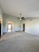 8241 Brambleberry Dr in Indianapolis, IN - Foto de edificio - Building Photo