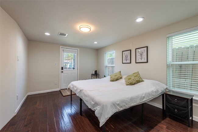 property at 909 32nd St