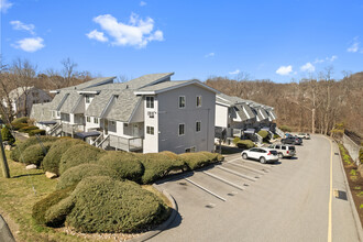 Willow Park Apartments in Danbury, CT - Building Photo - Building Photo