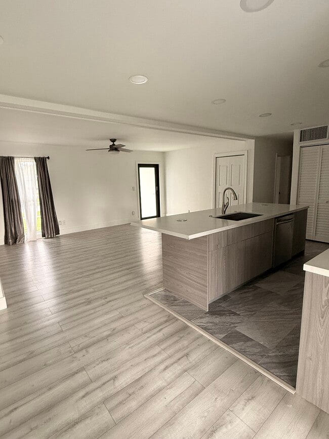 7907 NW 73rd Ter in Tamarac, FL - Building Photo - Building Photo