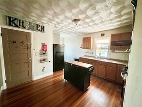 360 Weeden St in Pawtucket, RI - Foto de edificio - Building Photo