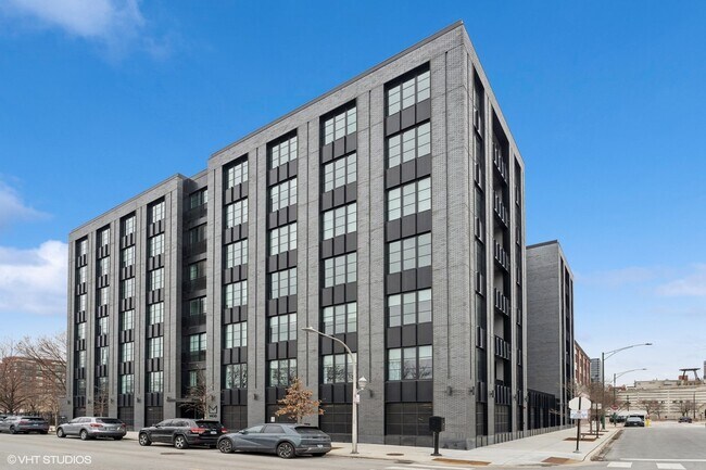 property at 1400 W Monroe St