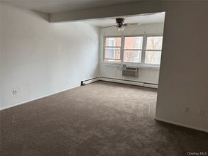 58 Parkside Dr in Suffern, NY - Building Photo - Building Photo