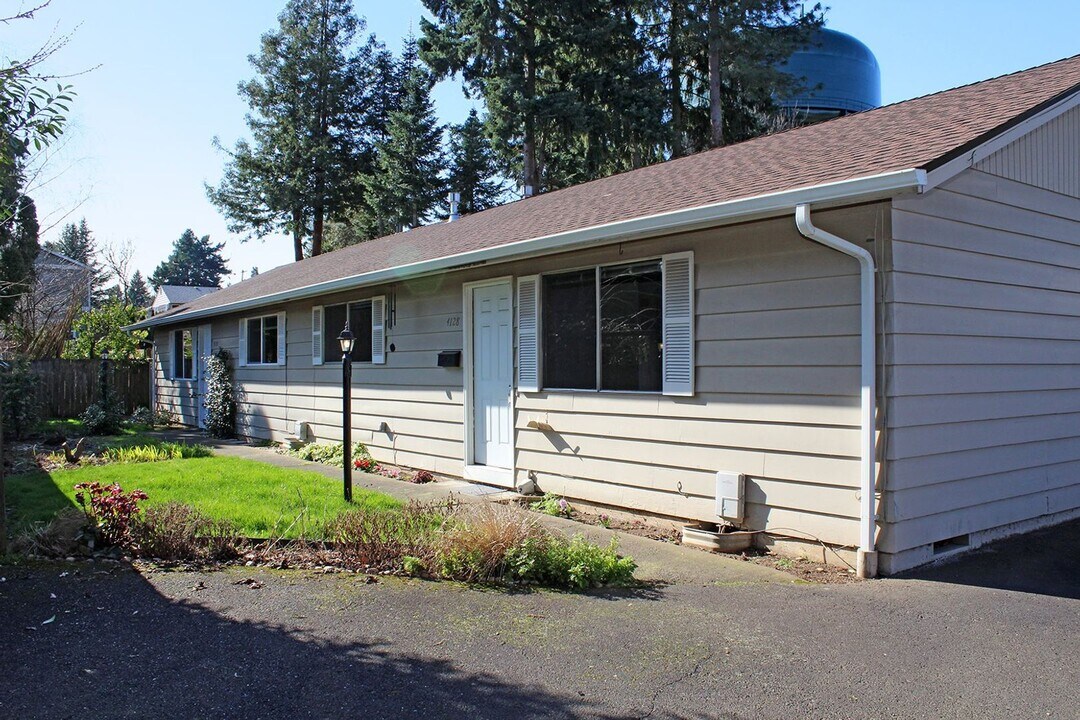 4122-4130 SE Howe St in Milwaukie, OR - Building Photo