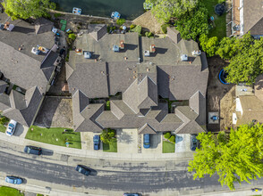 Lake Pointe Condominiums in Stockton, CA - Foto de edificio - Other