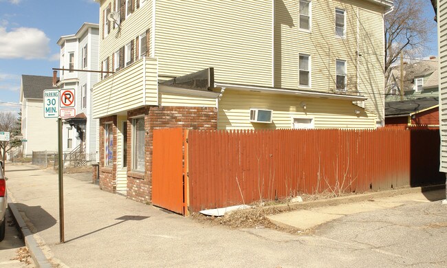 167 Pine St in Manchester, NH - Foto de edificio - Building Photo