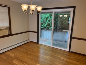17 Circle Rd in Lexington, MA - Building Photo - Building Photo