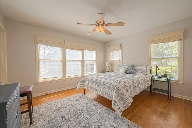 1558 1/2 Castle Ct in Houston, TX - Building Photo - Building Photo